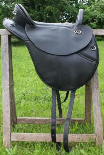 Baumloser Sattel, Startrekk Comfort Gr. 2, schwarzes Fettleder