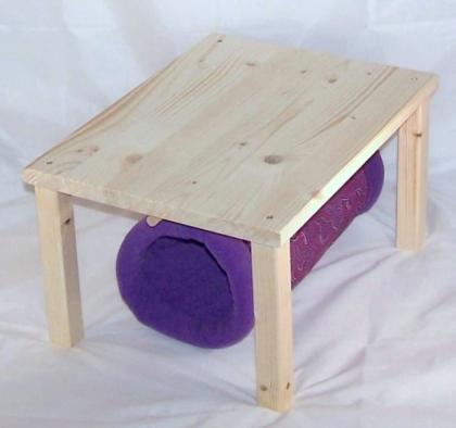 Holzgestell mit Kuschelrolle zum Einhängen, Meerschweinchen, Chinchilla, Kleintier