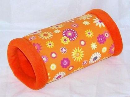 Kuschelrolle orange mit bunten Blumen für Meerschweinchen, Kleintiere