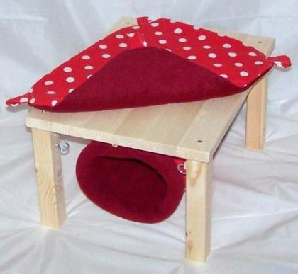 Holzgestell m. Hängematte und Kuschelrolle zum Einhängen