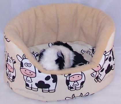 Kuschelbettchen plus 1 Kissen für Meerschweinchen Motiv große Kühe