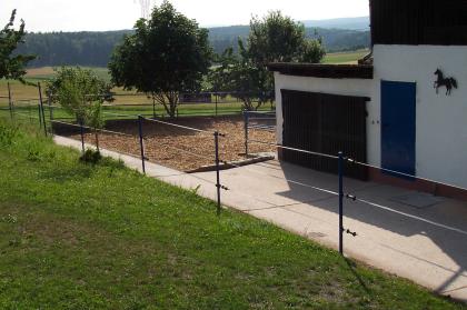 Stellplatz in gepflegtem Offenstall frei