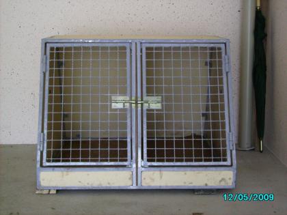 Neuwertige Hunde-Doppelbox zu verkaufen