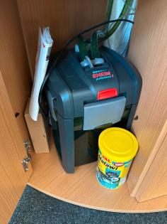 Juwel Aquarium Trigon 190L mit Außenfilter EHEIM 3