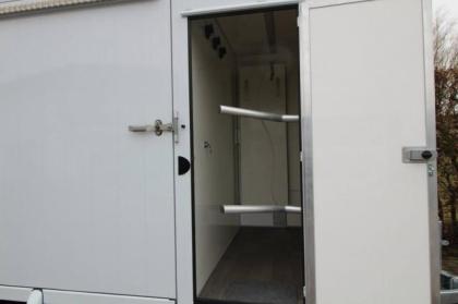 2 Pferdeanhänger Hengstausstattung mit Sattelkammer