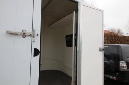 2 Pferdeanhänger Hengstausstattung mit Sattelkammer