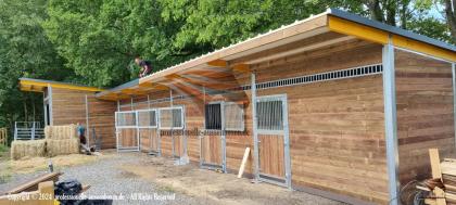 Pferdestall bauen - Außenboxen Offenstall und Pferdebox direkt vom Hersteller