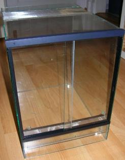 Biete 3 Terrarien