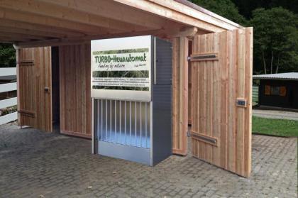 Heuautomat - zeitgesteuerte Heuraufe Rundballen Pferd - Turbo Heuautomat - Solar