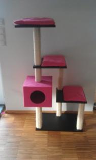 Pinkfarbener Kratzbaum zu verkaufen - 2 Wochen alt