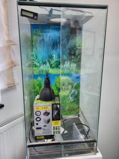 Terrarium mit Unterschrank auf Rollen, touchclose und Zubehör
