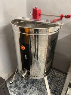 Bienenvölker Imkerei komplett