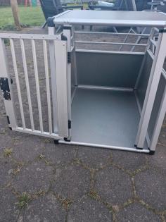 Hundebox aus leichtem Alu