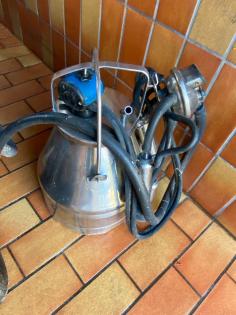 Milchtank mit Fahrgestell, Melkeimer, Vakuumpumpe, Zubehör