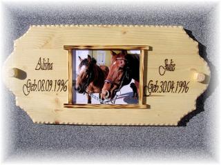 Boxen/Stallschilder aus Holz und einem Foto