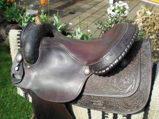 Dunkelbrauner verziehrter Westernsattel, 16 inch, Regl. Quarter Baum