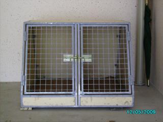 Neuwertige Hunde-Doppelbox zu verkaufen