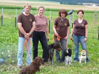 Rund um den Hund Team - Hundeschule, - Pflege, - Service